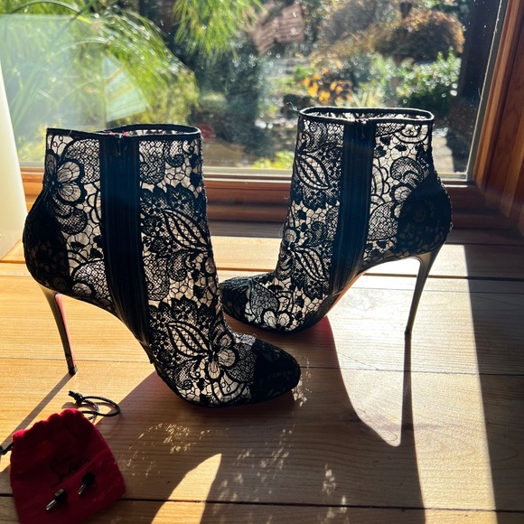 Louboutin boots. - Picture 8 of 11